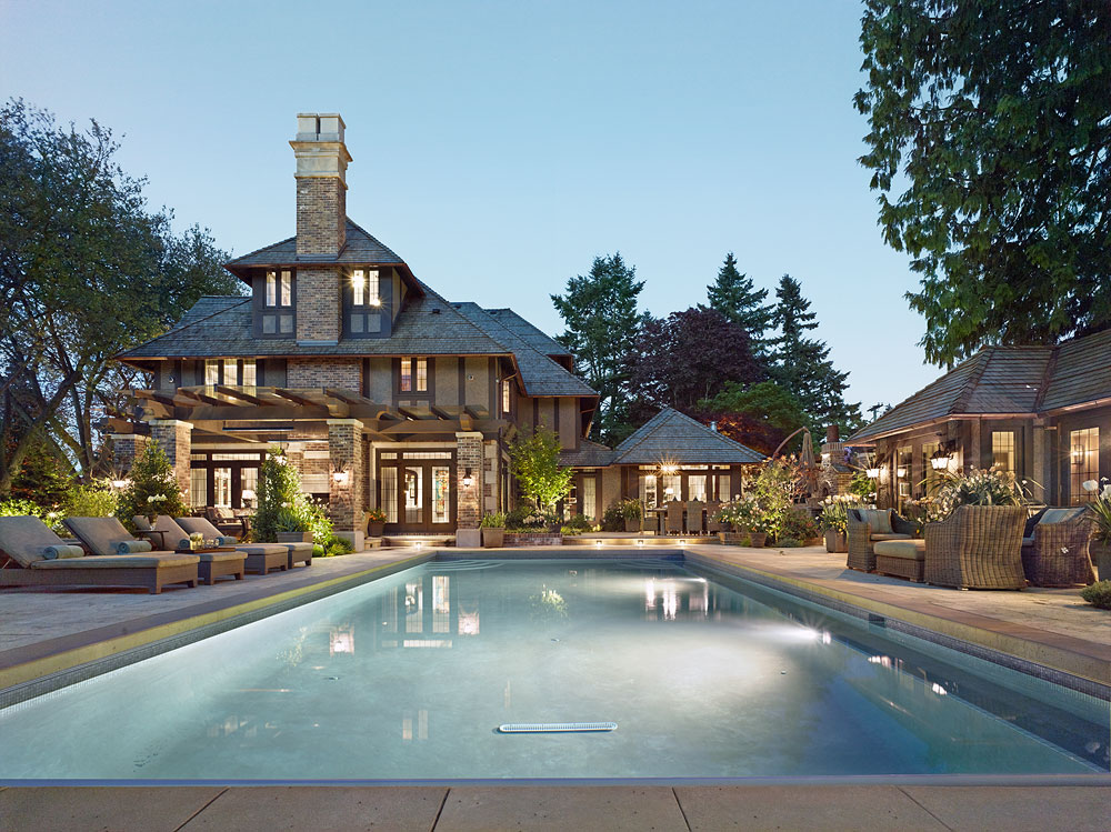 6-luxury-home_Exterior_SwimPool6